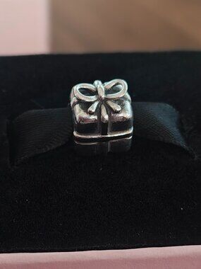 Authentic Pandora Retired Sterling Silver Gift or Present Charm - 790300